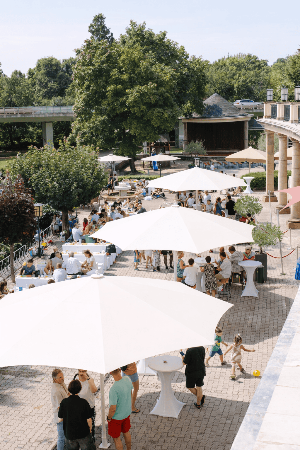 Schulanfang Einschulungsfeier Parkschloss Leipzig Terrasse Kinder